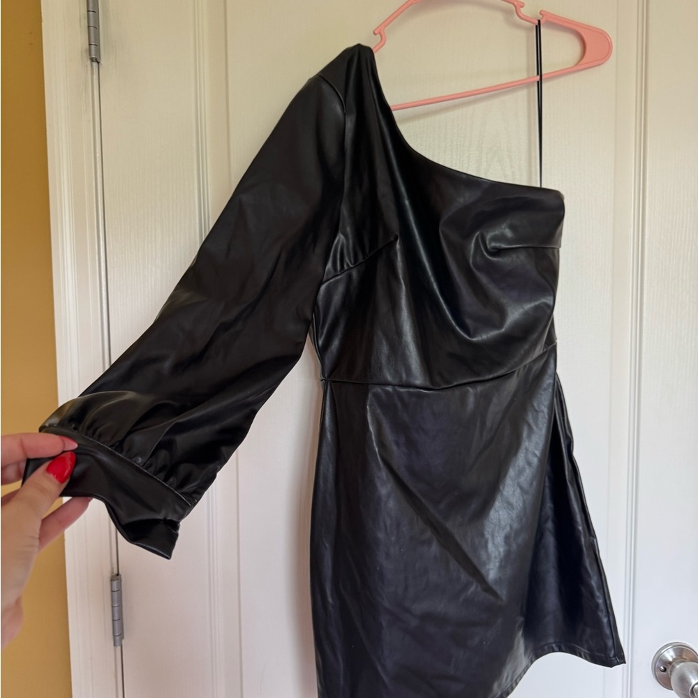 Elegant Black One-Shoulder Dress